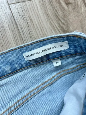 Aritzia Denim Forum The Arlo Hi-Rise Straight Jean in Light Wash Size 29 thumbnail 5