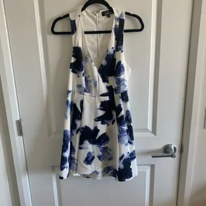LULU’S Seeing Chic Floral V-Neck Dress Size S thumbnail 3