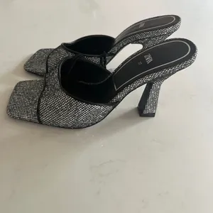 Zara Silver Sparkly Peep Toe Heeled Mules Glitter Shoes EU 37 NWT thumbnail 3