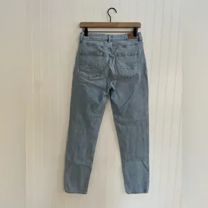 AMERICAN EAGLE Women’s AE Strigid Mom Jean in Blue Breeze Wash Denim Size 4L thumbnail 7