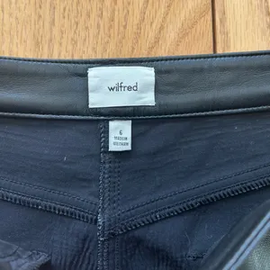 Aritzia Wilfred‎ Melina Black Vegan Leather High Rise Straight Taper Leg Pants 6 thumbnail 5