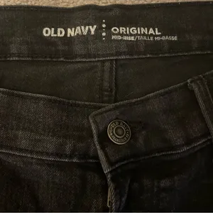 Old Navy Original Skinny Mid Rise Faded‎ Black Size 8S thumbnail 2