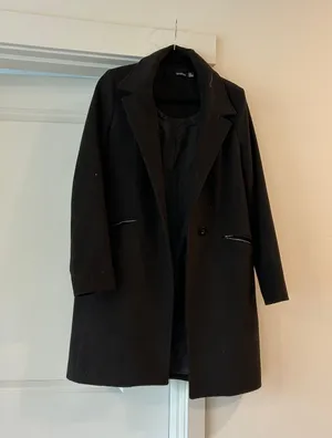 black winter fall coat the perfect boxy oversized fit thumbnail 1