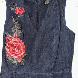Alexia‎ Admor Sleeveless Denim Mini Dress With Floral Applique V-neck Women's 6 thumbnail 2