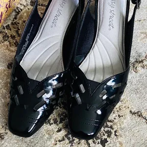 Easy Street Low heel patent leather shoes in WIDE WIDTH thumbnail 3