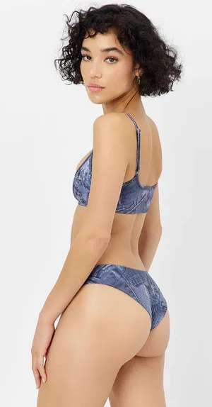 Frankie’s Bikinis Dallas Top - Size Medium thumbnail 3
