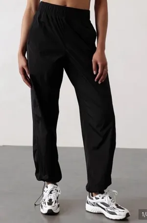 NWT ATHLETA Rise Pant Pantalon Rise in Black Adjustable Athletic Sz S 💛🎀 thumbnail 1