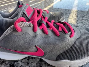 Nike Women's In-Season TR 4 training shoes in gray and pink thumbnail 7