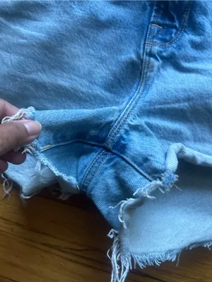 Good American Medium Wash High Rise Denim Shorts Frayed Hem Size 10 thumbnail 4