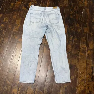 American Eagle distressed size 6 normcore mom jeans thumbnail 3
