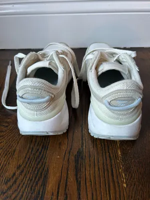 Women’s Reebok Suede Comfort Foot Bed Ortholite Off-White Athletic Shoes, size 7.5 thumbnail 4