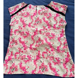 Banana Republic Pink Cherry Blossom Floral Blouse Black Trim Size M thumbnail 8