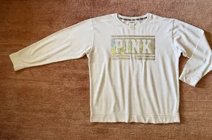 Victoria’s Secret PINK Women’s Cream Logo Sweatshirt Medium thumbnail 1