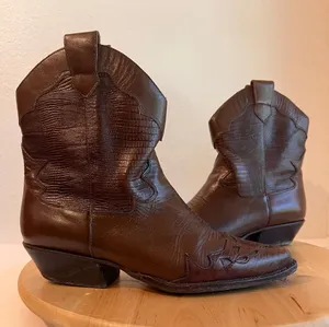 90s Nine West Brown Western Genuine Leather Point Toe Boot Size 7.5 Brazil Made thumbnail 1