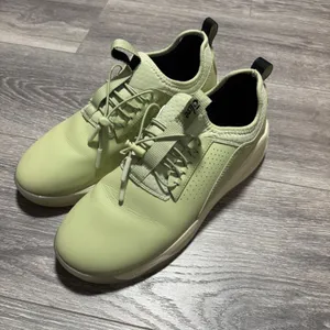 Clove Classic Sage Green Water Resistant Nursing Sneakers Unisex W10/M8.5 thumbnail 5