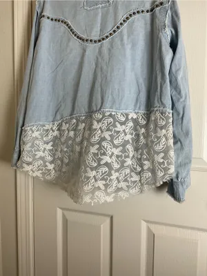 POL Light Wash Denim Button Down Top Shirt Studded Western Lace Trim Small S thumbnail 9