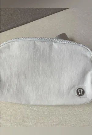 Lululemon Everywhere Belt Bag 1L - White Opal thumbnail 3