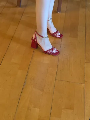 Red Pumps thumbnail 3