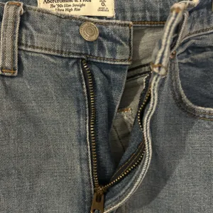 Abercrombie & Fitch Curve Love 90s Slim Straight Jeans Ultra High Rise 25 0L thumbnail 5