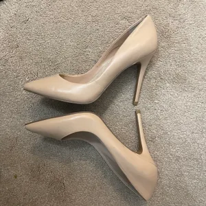 Beige Leather Pointy Heels thumbnail 4