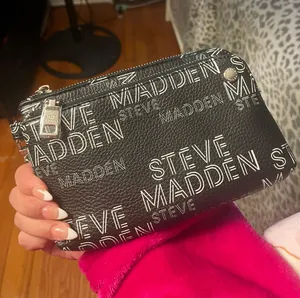 Steve Madden clutch / wallet thumbnail 2