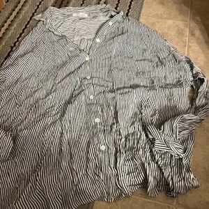 Carly Jeans xs/s button down blouse‎ thumbnail 6