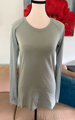 Lululemon - Green Swiftly Tech long sleeve running tee shirt top size 8 thumbnail 1