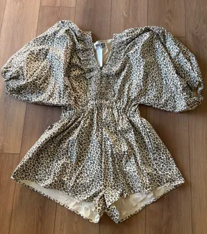 Josie's Boutique Leopard print short romper thumbnail 1