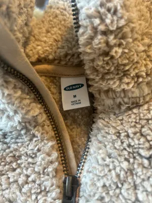 Old Navy Women’s Sherpa Pullover size m thumbnail 4