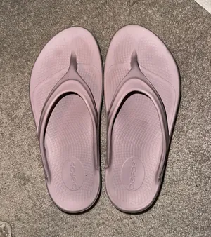 oofos recovery sandals Size 7 thumbnail 1