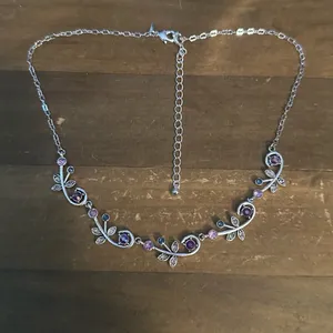 Avon Sparkly Vine silver tone gemstone necklace thumbnail 2
