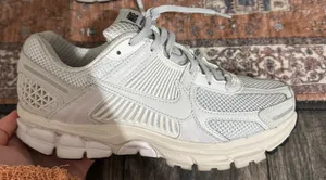 Nike Women’s Zoom Vomero 5 thumbnail 2