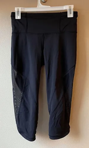 Lululemon Women's Train Times Crop in Black Size 6 thumbnail 1