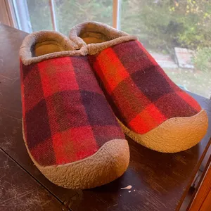NEW Keen Plaid Slippers thumbnail 1