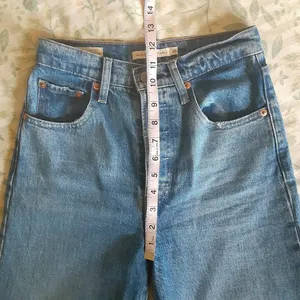 Levi’s Ribcage Jeans thumbnail 4