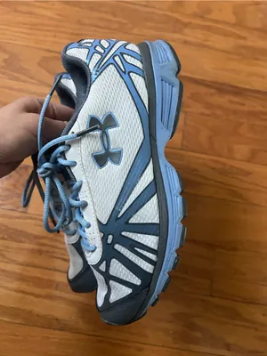 Like new Under Armour women Athletic Shoes size 7.5 thumbnail 2