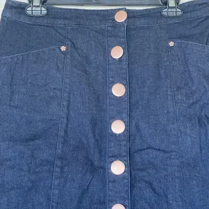 ModCloth Denim Skirt Large High Waisted Button Jean Retro 70s Dark Wash Preppy thumbnail 4