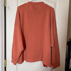 AERIE - WOMEN'S XXL- RUST/Orange LONG SLEEVE LACE-UP PULLOVER. thumbnail 3