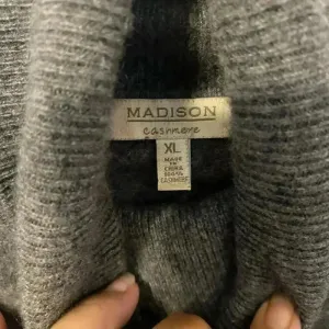 Madison Cashmere Gray Turtleneck Sweater Cropped Slim Fit Pullover Fuzzy‎ XL thumbnail 3