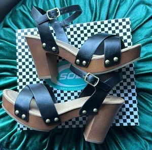 Soda Women Crisscross Band Chunky Platform Block Mid Heel Sandal thumbnail 2