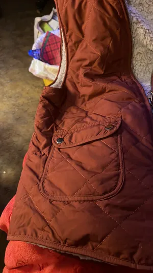 SheIn Maroon  Puffer Vest With Fur Lining thumbnail 3