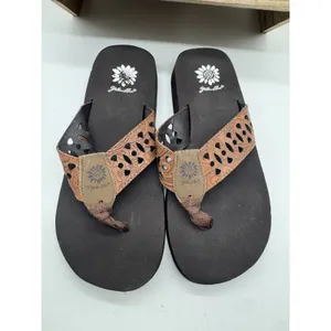 Yellow Box Shanda Sandals Womens 7.5 Brown Leather Flower Die Cut Straps thumbnail 2