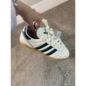 NWT Adidas Samba Sneakers White Black Gum Youth Size 3.5 thumbnail 3