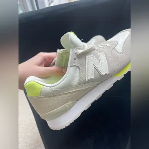 Nwot New Balance 696 Classic Yellow Grey Suede Sneakers Us Women 8.5 thumbnail 10