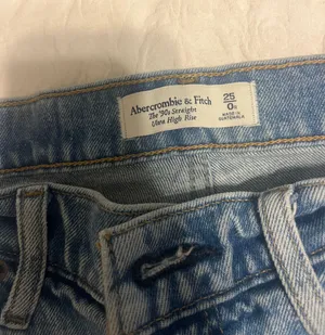 Abercrombie The 90s Straight Ultra High Rise Jeans thumbnail 3