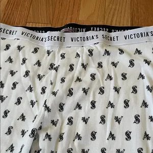 Victoria's Secret Pajama Pants Womens Large White Black Logo Waffle Knit Joggers thumbnail 2