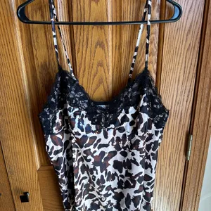2 piece Leopard Sleep Set Cami & Shorts Size XL Silky Lingerie Pajamas thumbnail 2