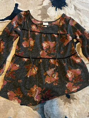Knox Rose Floral Flowy Blouse thumbnail 2