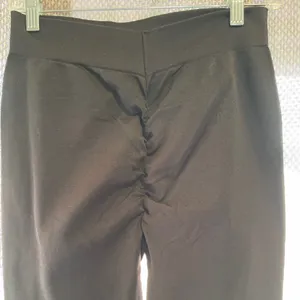 NWT Basic Bae Leggings with Accentuating Scrunch, Black, XL Black thumbnail 4