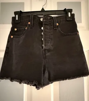 Levi’s Ribcage Shorts  thumbnail 1